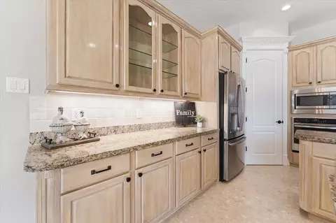 Kitchen - 911 Sandy Beach Dr, Conroe, TX 77304 photo 1 of 6