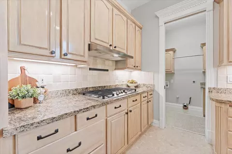 Kitchen - 911 Sandy Beach Dr, Conroe, TX 77304 photo 6 of 6