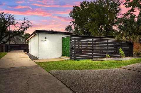 7902 Richmond Ave, Houston, TX 77063