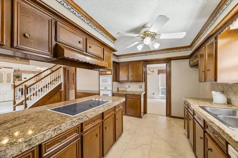 Kitchen - 322 Enchanted River Dr, Spring, TX 77388 photo 4 of 4