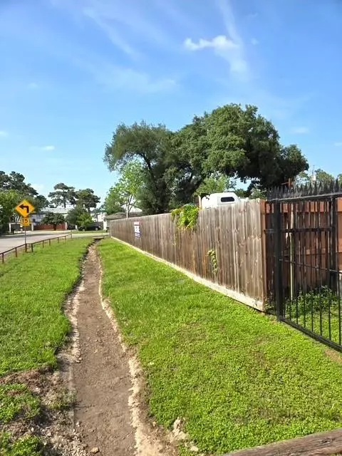 43 N Wickerwood St, Houston, TX 77080