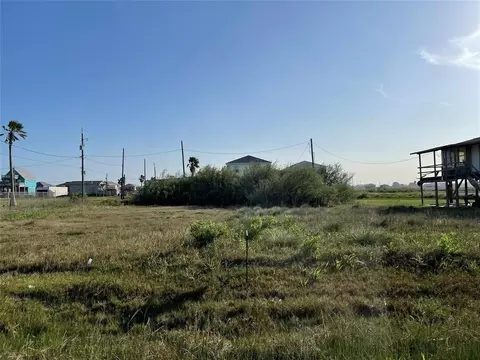 517 Olive St, Surfside Beach, TX 77541