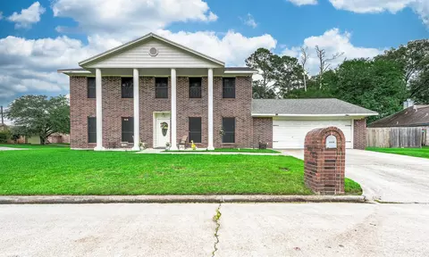7118 Tonkawa St, Baytown, TX 77521