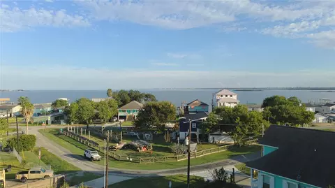 2370 Bryan St, San Leon, TX 77539