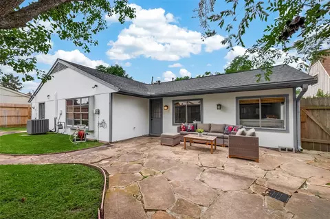 2814 Shadowdale Dr, Houston, TX 77043