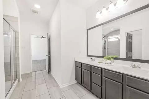Bath - 2824 Beech River Ct, Conroe, TX 77301 photo 2 of 5