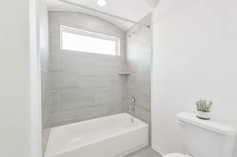 Bath - 2824 Beech River Ct, Conroe, TX 77301 photo 5 of 5