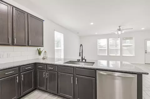 Kitchen - 2824 Beech River Ct, Conroe, TX 77301 photo 3 of 3