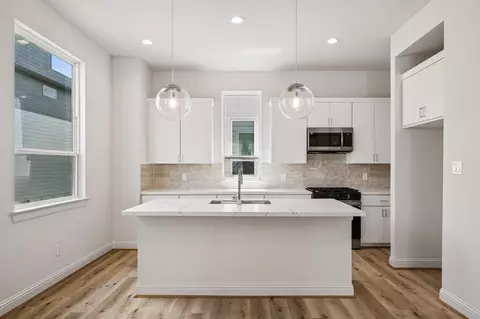 1804 Elysian St, Houston, TX 77026