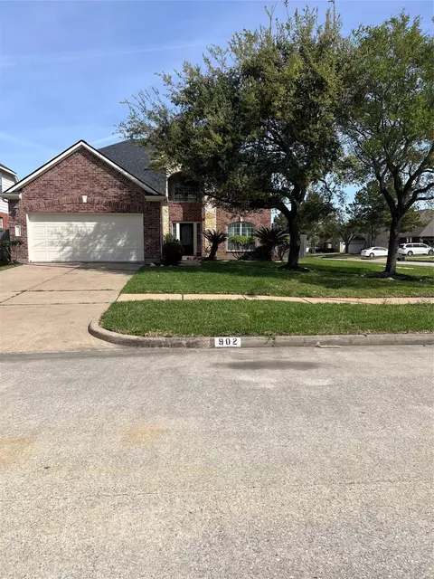 902 Brandy St, Stafford, TX 77477