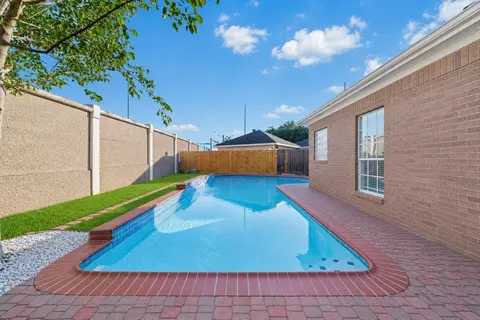 1508 Red Bud Ct, Pearland, TX 77581