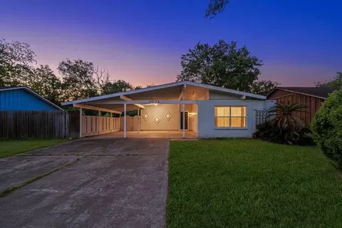 3002 Newcastle Dr, Baytown, TX 77521