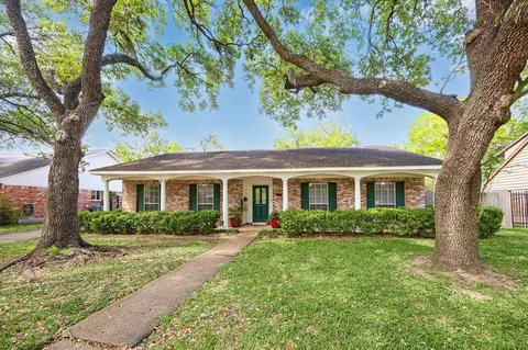 7802 Bellerive Dr, Houston, TX 77036
