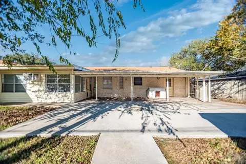 1106 Brookhollow Dr, Port Lavaca, TX 77979
