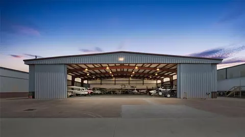 5519 W Arcola Airport, Arcola, TX 77583