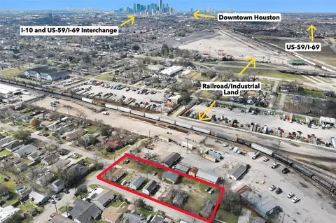 5817 Downing St, Houston, TX 77020