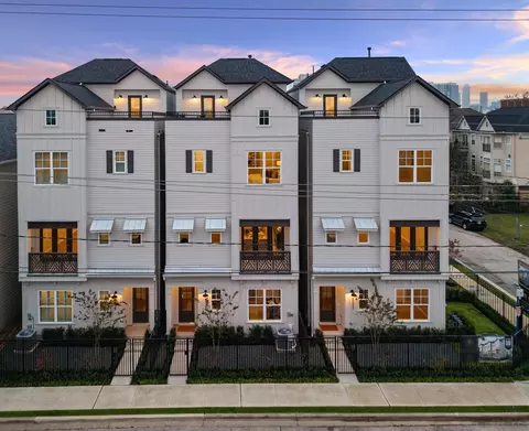 4030 Blossom St, Houston, TX 77007