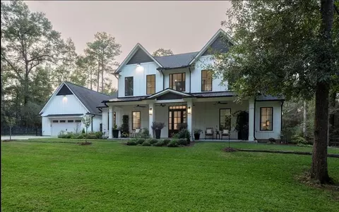 1967 Little John St, Montgomery, TX 77316