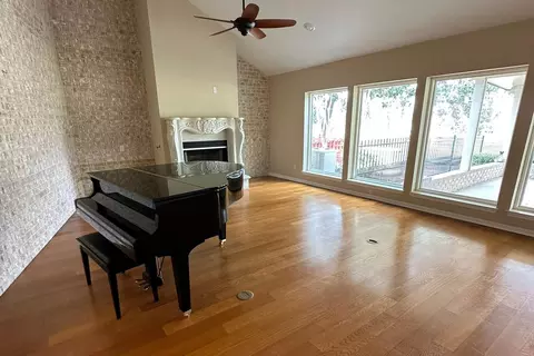 20 Golfview Manor Rd, Huntsville, TX 77340