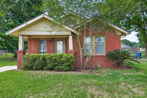 231 Lakeview Dr, Sugar Land, TX 77498