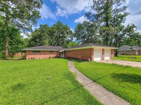 1102 Avenue C, Sweeny, TX 77480