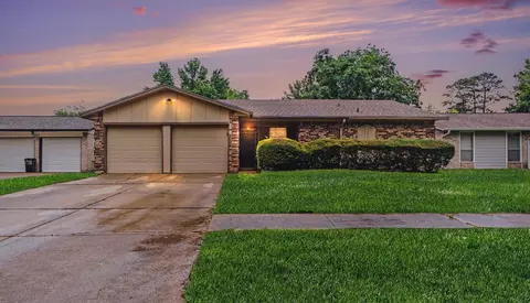 6907 Foxside Ln, Humble, TX 77338