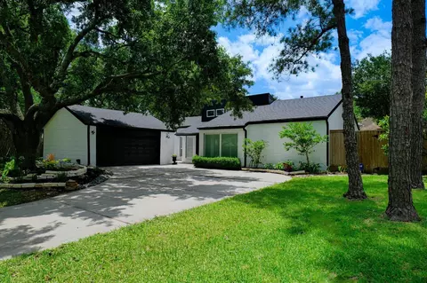 12203 Meadow Lake Dr, Houston, TX 77077
