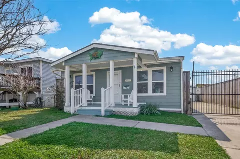 5721 Sylvia Dr, Galveston, TX 77551