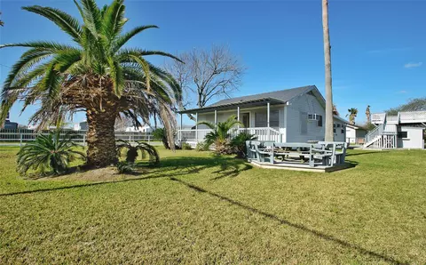 436 9th St, San Leon, TX 77539