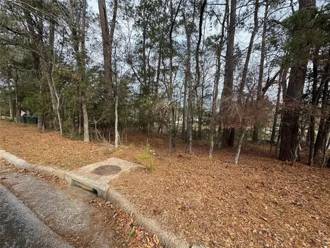 728 Overbrook Dr, Huntsville, TX 77340