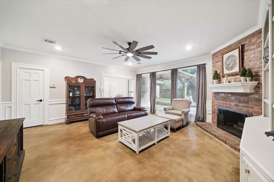 Living - 5006 Sandy Cedar Dr, Kingwood, TX 77345 photo 2 of 3