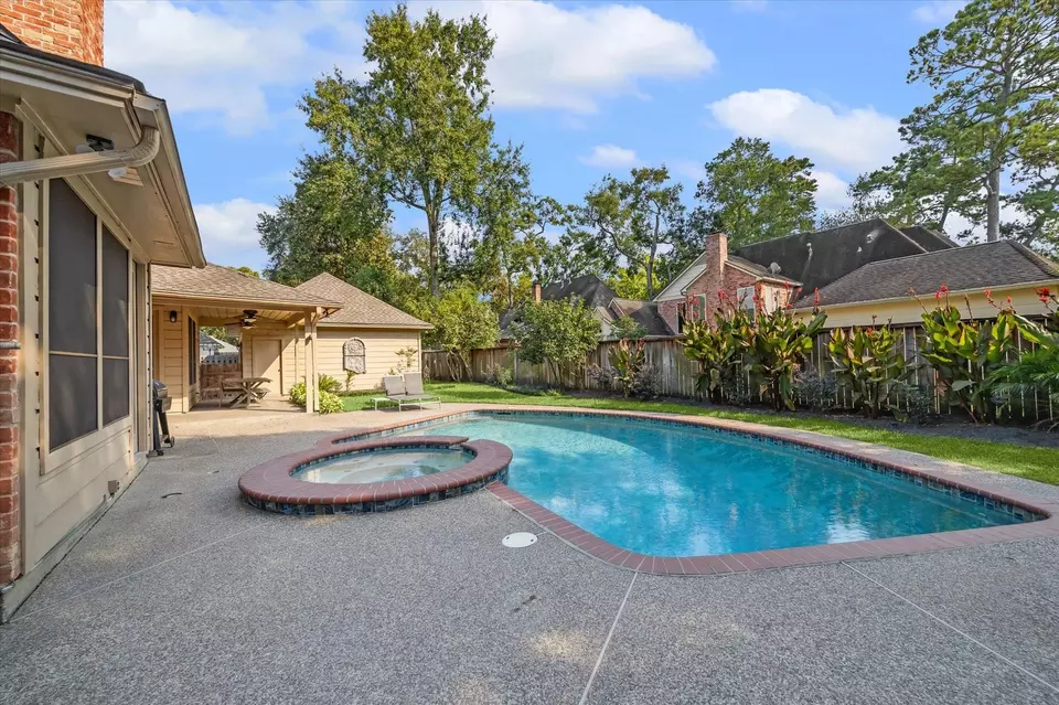 Exterior - 5006 Sandy Cedar Dr, Kingwood, TX 77345 photo 8 of 8