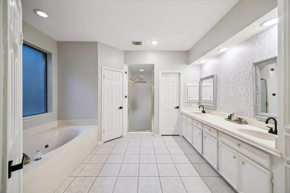 Bath - 5006 Sandy Cedar Dr, Kingwood, TX 77345 photo 2 of 5