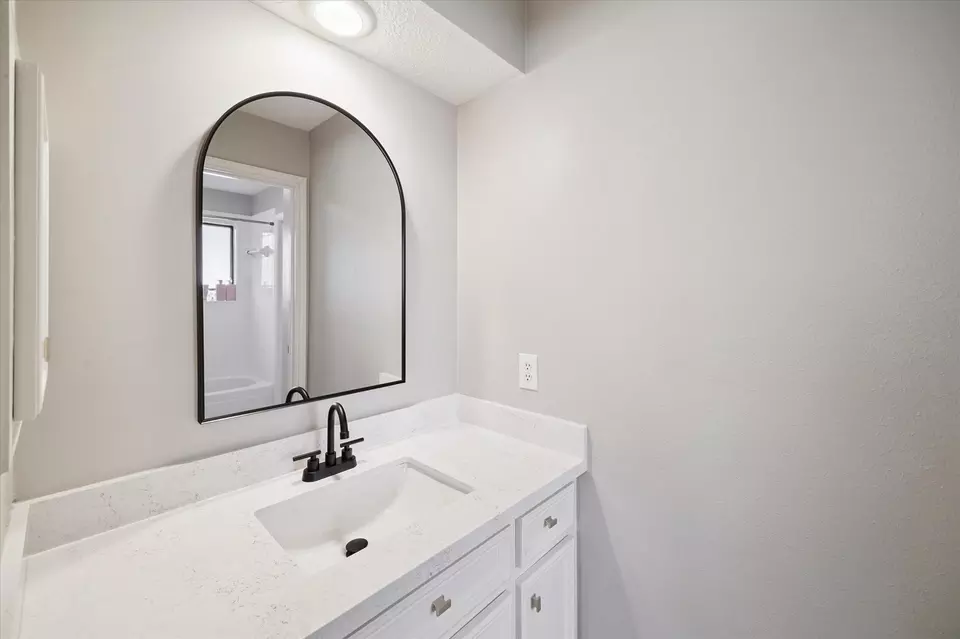 Bath - 5006 Sandy Cedar Dr, Kingwood, TX 77345 photo 4 of 5