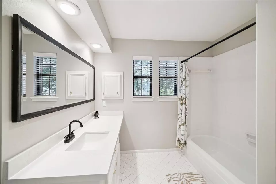 Bath - 5006 Sandy Cedar Dr, Kingwood, TX 77345 photo 3 of 5