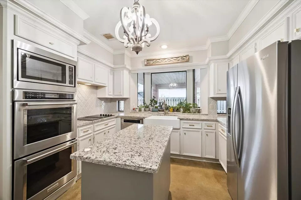 Kitchen - 5006 Sandy Cedar Dr, Kingwood, TX 77345 photo 2 of 3