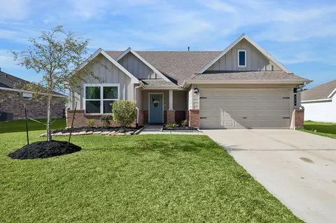 334 Lakeway Cir, Anahuac, TX 77514