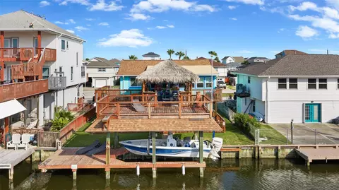 261 Barracuda St, Bayou Vista, TX 77563