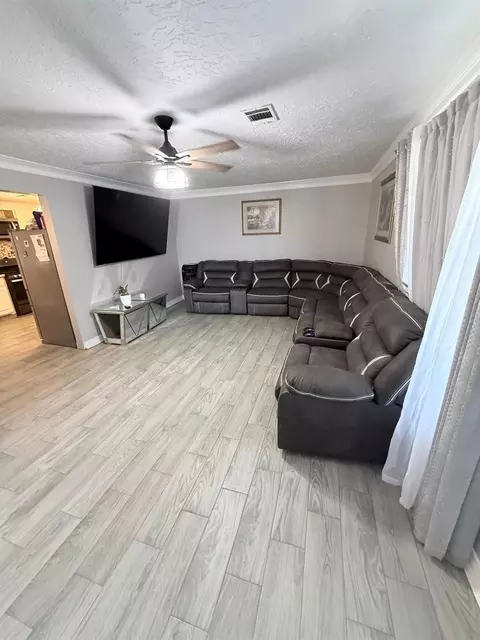 7234 Bywood St, Houston, TX 77028
