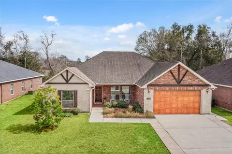 1995 Brentwood Dr, Alvin, TX 77511