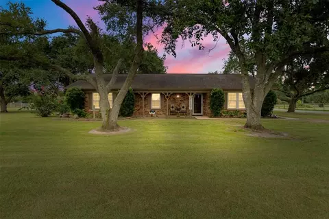 3911 N Elm Rd, Santa Fe, TX 77517