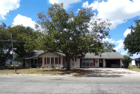 403 N West St, Weimar, TX 78962