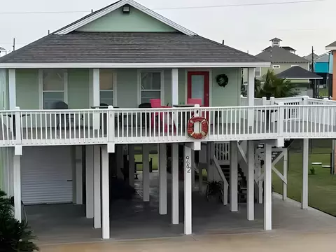 982 Nassau, Port Bolivar, TX 77650