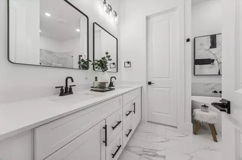 5606 Azores, Houston, TX 77091