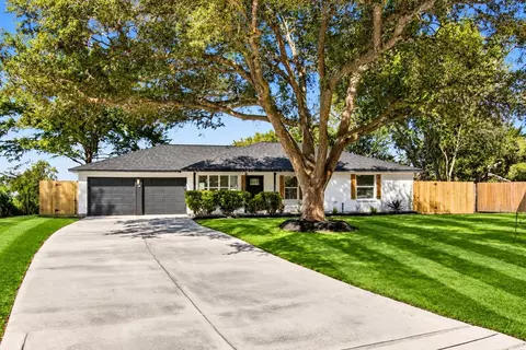 102 Belmont Ave, Hitchcock, TX 77563