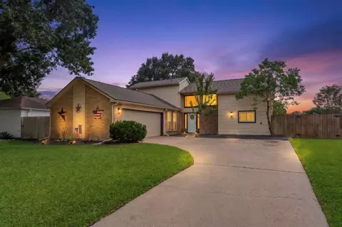7215 Creek Crest Dr, Houston, TX 77095
