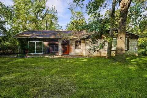 127 Forest Dr, Livingston, TX 77351