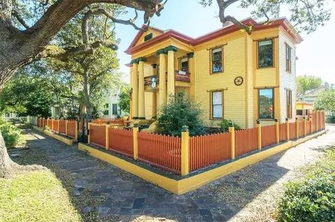 2927 Bernardo De Galvez Ave, Galveston, TX 77550