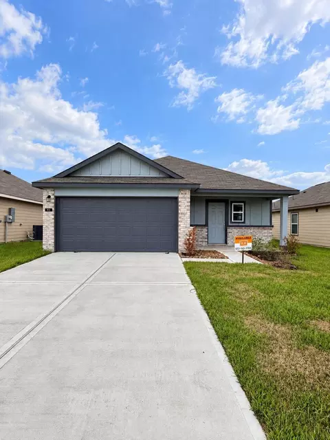 513 Oak Chase Ave, Dayton, TX 77535