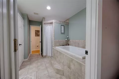 Bath - 403 E 7th St, Flatonia, TX 78941 photo 2 of 3